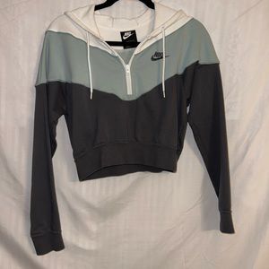 Cropped Nike Hoodie